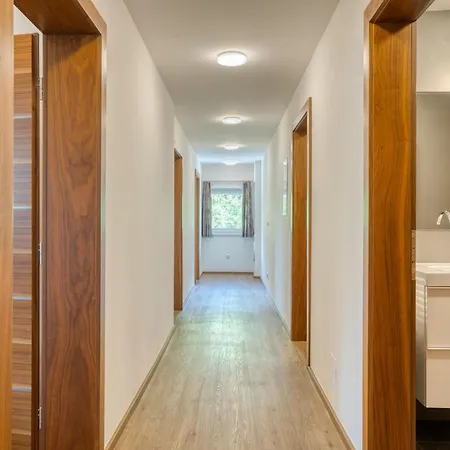 In Neukirchen With Mountain Views Apartament