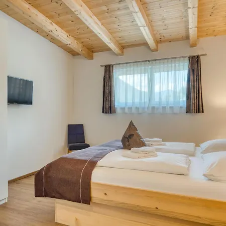 In Neukirchen With Mountain Views Apartament